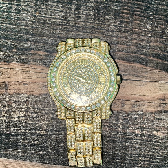18k gold watch with diamonds. - Picture 2 of 4